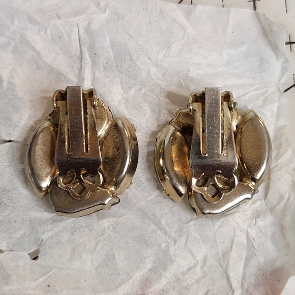 Rare 60's Schreiner Opaline Glass Clip-On Earrings Rhinestone Middle Stone 🔥 - Picture 4 of 6